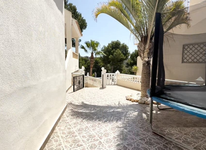4 bedroom Villa for sale in Dehesa de Campoamor with pool - € 675,000 (Ref: 9211328)