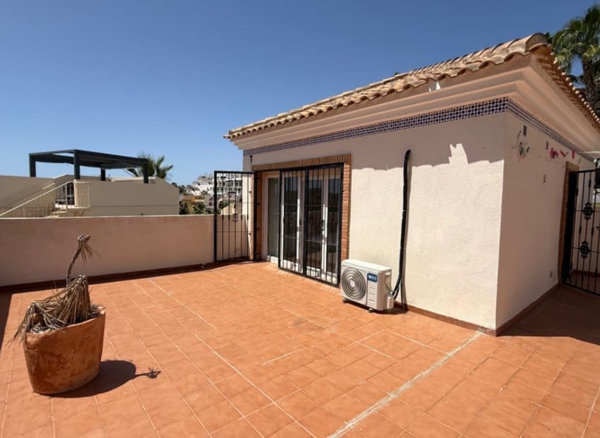 4 bedroom Villa for sale in Dehesa de Campoamor with pool - € 675,000 (Ref: 9211328)