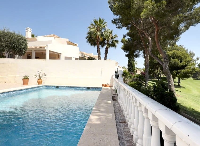 4 bedroom Villa for sale in Dehesa de Campoamor with pool - € 675,000 (Ref: 9211328)