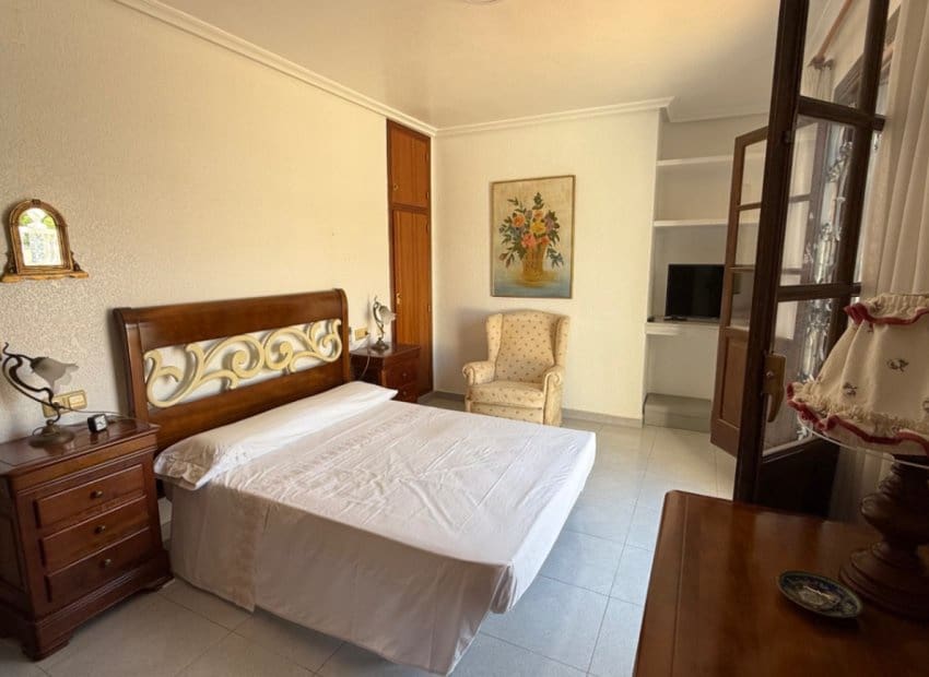 4 slaapkamer Villa te koop in La Zenia met zwembad - € 585.000 (Ref: 9211329)