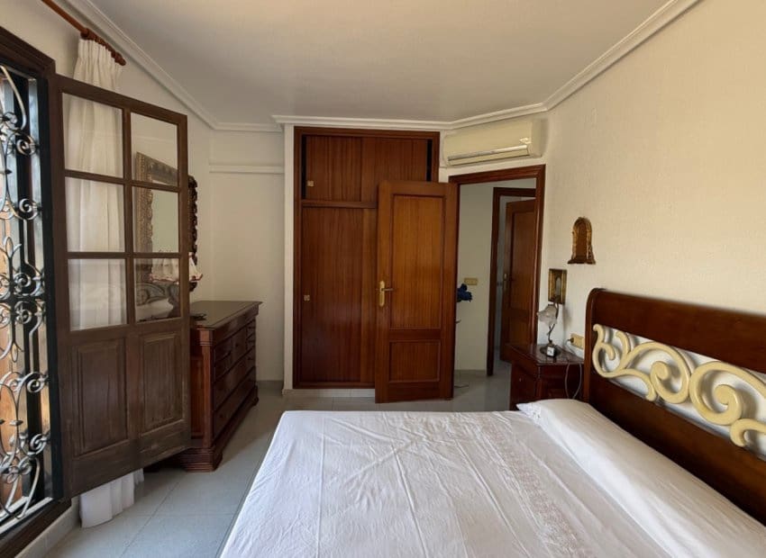 4 slaapkamer Villa te koop in La Zenia met zwembad - € 585.000 (Ref: 9211329)