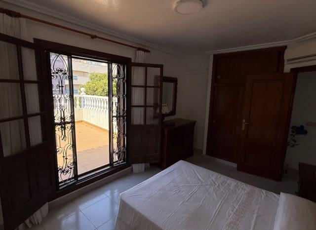 4 slaapkamer Villa te koop in La Zenia, Orihuela met zwembad - € 585.000 (Ref: 9211329)