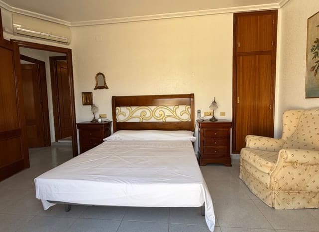 4 slaapkamer Villa te koop in La Zenia, Orihuela met zwembad - € 585.000 (Ref: 9211329)