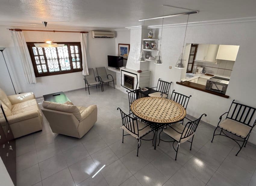 4 slaapkamer Villa te koop in La Zenia met zwembad - € 585.000 (Ref: 9211329)