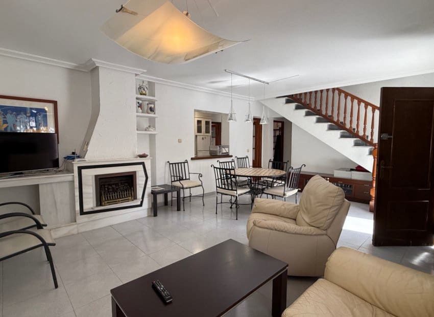 4 slaapkamer Villa te koop in La Zenia met zwembad - € 585.000 (Ref: 9211329)