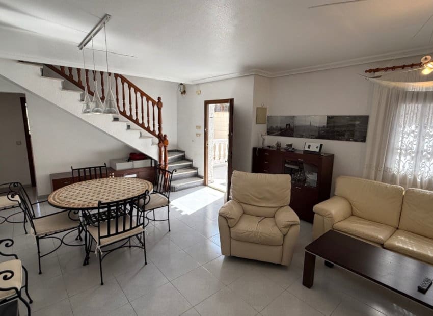 4 slaapkamer Villa te koop in La Zenia met zwembad - € 585.000 (Ref: 9211329)