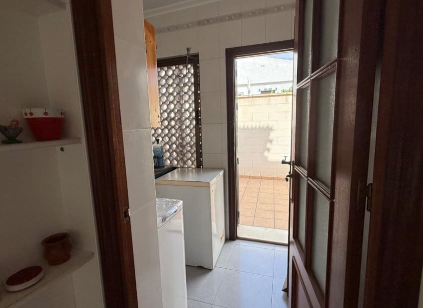 4 slaapkamer Villa te koop in La Zenia met zwembad - € 585.000 (Ref: 9211329)