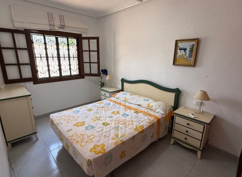 4 slaapkamer Villa te koop in La Zenia met zwembad - € 585.000 (Ref: 9211329)