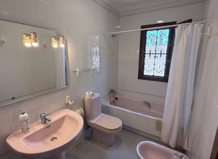 4 slaapkamer Villa te koop in La Zenia met zwembad - € 585.000 (Ref: 9211329)