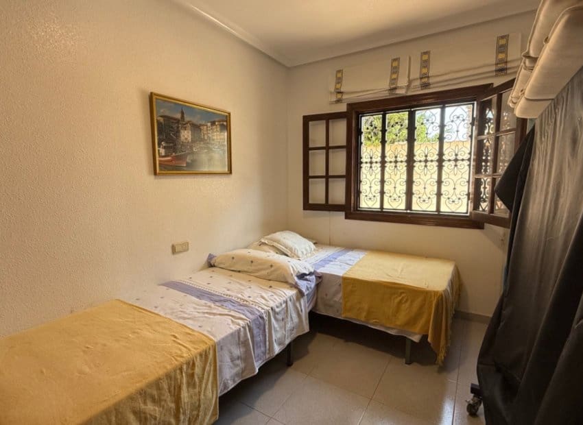 4 slaapkamer Villa te koop in La Zenia met zwembad - € 585.000 (Ref: 9211329)