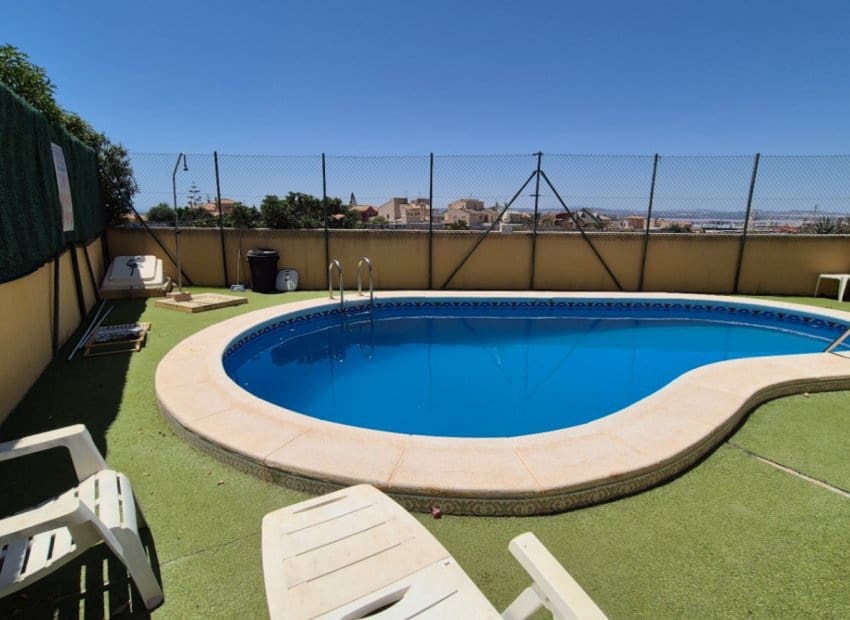 3 chambre Maison de Ville à vendre à Torrevieja avec piscine - 235 000 € (Ref: 9211333)
