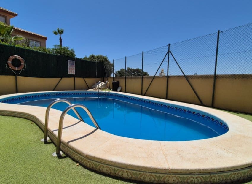 3 chambre Maison de Ville à vendre à Torrevieja avec piscine - 235 000 € (Ref: 9211333)