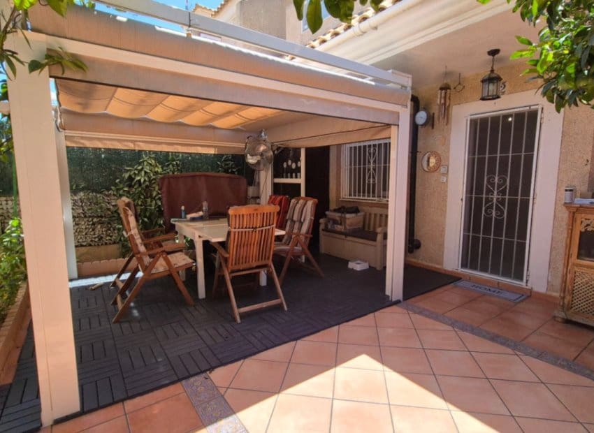 3 chambre Maison de Ville à vendre à Torrevieja avec piscine - 235 000 € (Ref: 9211333)