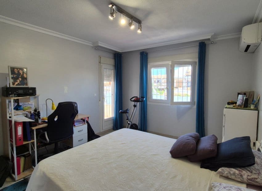 3 chambre Maison de Ville à vendre à Torrevieja avec piscine - 235 000 € (Ref: 9211333)