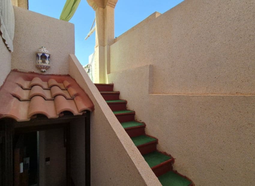 3 chambre Maison de Ville à vendre à Torrevieja avec piscine - 235 000 € (Ref: 9211333)