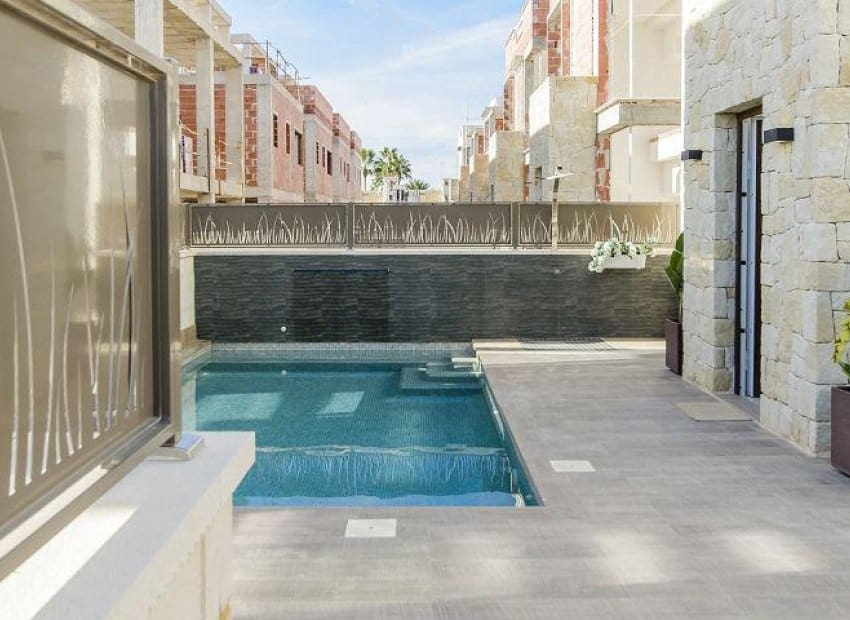 3 soveværelse Villa til salg i Ciudad Quesada med swimmingpool - € 650.000 (Ref: 9211445)