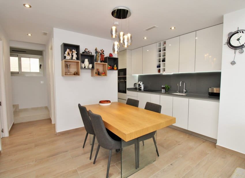 3 bedroom Villa for sale in Villamartin with pool - € 448,000 (Ref: 9211449)