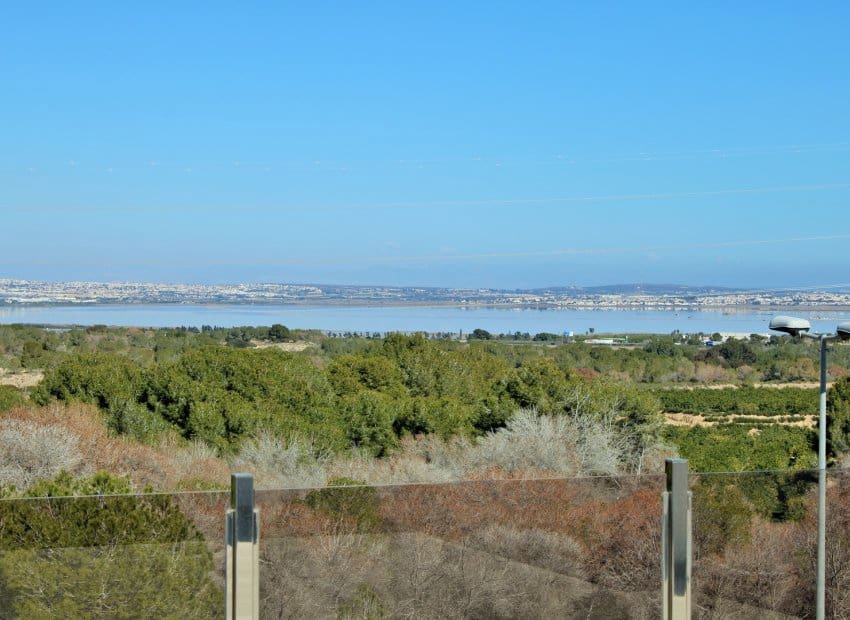 3 bedroom Villa for sale in Villamartin with pool - € 448,000 (Ref: 9211449)