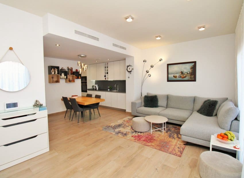 3 bedroom Villa for sale in Villamartin with pool - € 448,000 (Ref: 9211449)