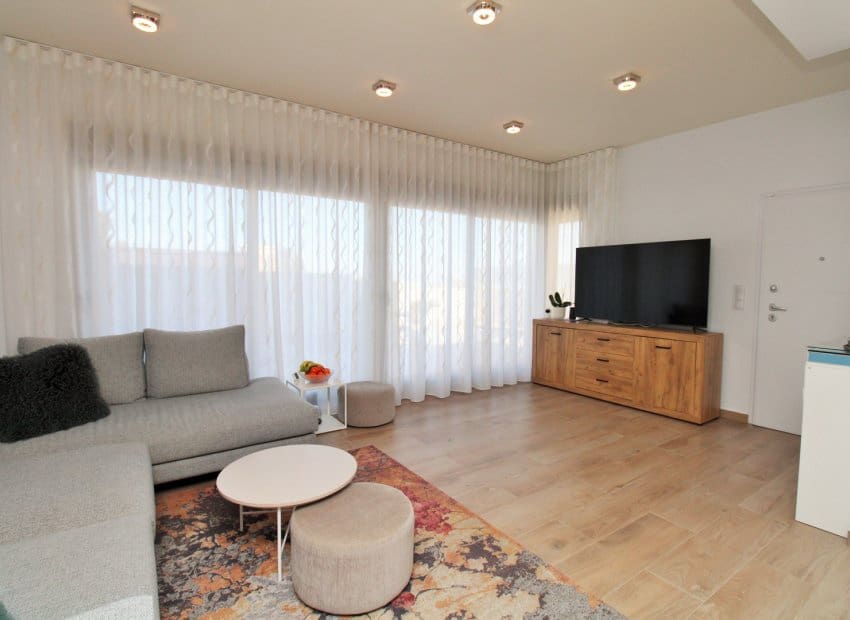 3 bedroom Villa for sale in Villamartin with pool - € 448,000 (Ref: 9211449)