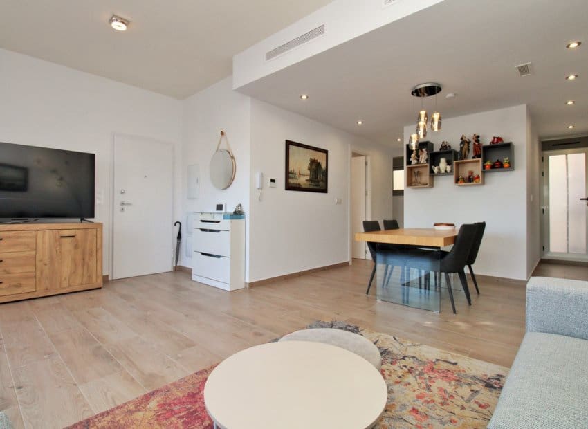 3 bedroom Villa for sale in Villamartin with pool - € 448,000 (Ref: 9211449)