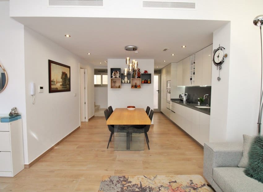 3 bedroom Villa for sale in Villamartin with pool - € 448,000 (Ref: 9211449)