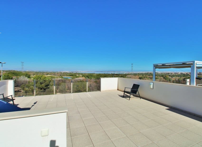 3 bedroom Villa for sale in Villamartin with pool - € 448,000 (Ref: 9211449)