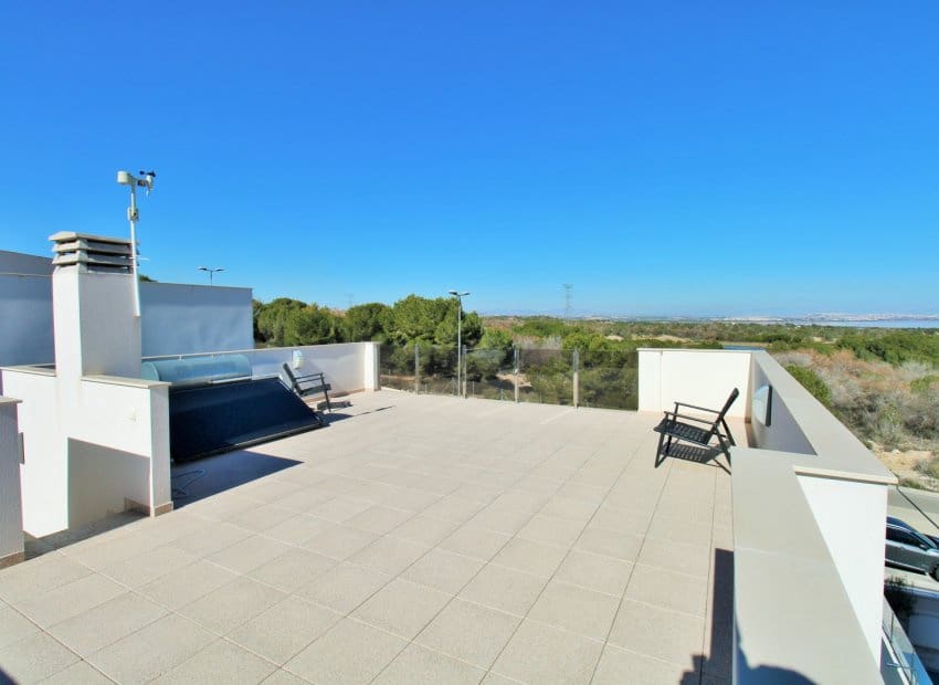 3 bedroom Villa for sale in Villamartin with pool - € 448,000 (Ref: 9211449)