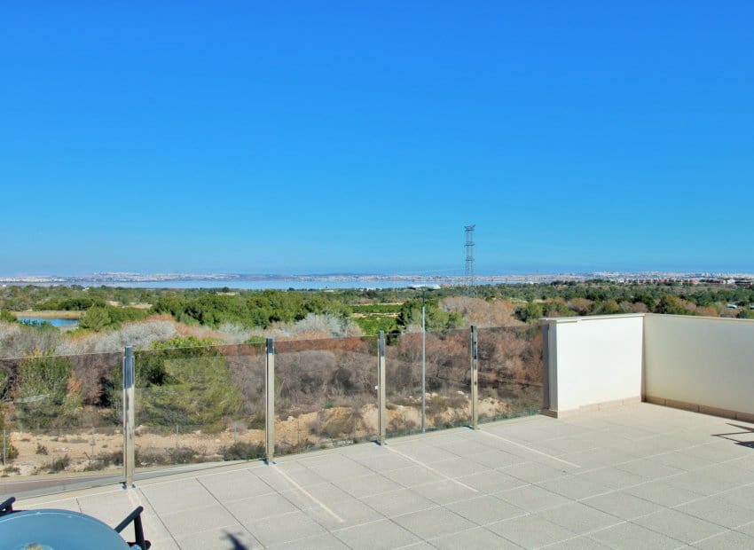 3 bedroom Villa for sale in Villamartin with pool - € 448,000 (Ref: 9211449)