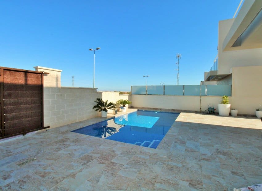 3 bedroom Villa for sale in Villamartin with pool - € 448,000 (Ref: 9211449)