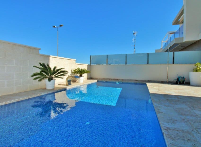 3 bedroom Villa for sale in Villamartin with pool - € 448,000 (Ref: 9211449)
