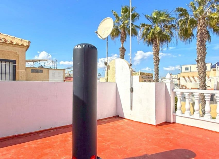4 makuuhuone Omakotitalo myytävänä paikassa Torrevieja - 189 950 € (Ref: 9211454)
