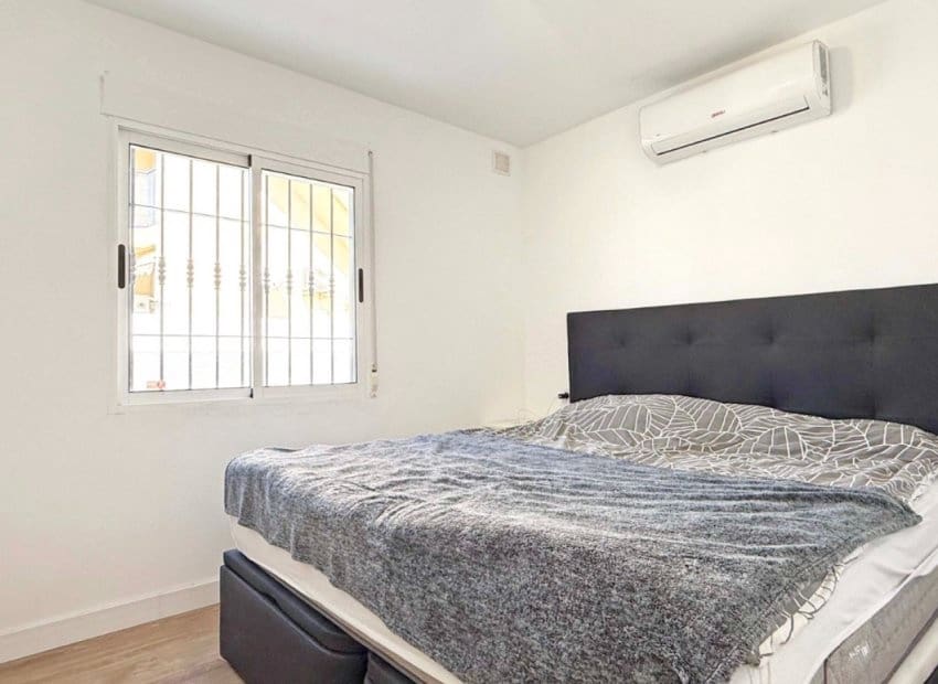 4 makuuhuone Omakotitalo myytävänä paikassa Torrevieja - 189 950 € (Ref: 9211454)