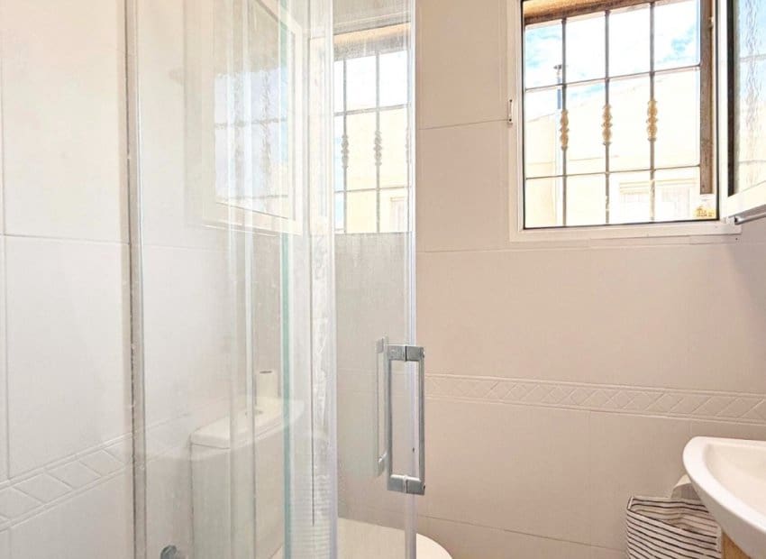 4 makuuhuone Omakotitalo myytävänä paikassa Torrevieja - 189 950 € (Ref: 9211454)