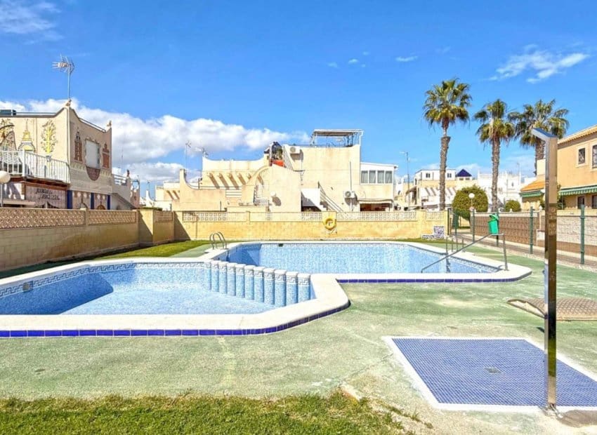 4 makuuhuone Omakotitalo myytävänä paikassa Torrevieja - 189 950 € (Ref: 9211454)