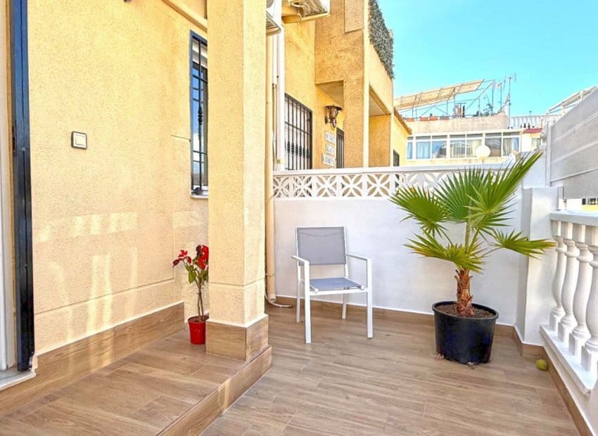 4 makuuhuone Omakotitalo myytävänä paikassa Torrevieja - 189 950 € (Ref: 9211454)