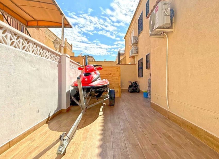 4 makuuhuone Omakotitalo myytävänä paikassa Torrevieja - 189 950 € (Ref: 9211454)
