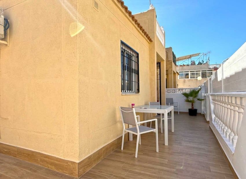 4 makuuhuone Omakotitalo myytävänä paikassa Torrevieja - 189 950 € (Ref: 9211454)
