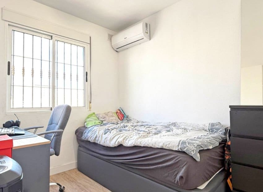 4 makuuhuone Omakotitalo myytävänä paikassa Torrevieja - 189 950 € (Ref: 9211454)