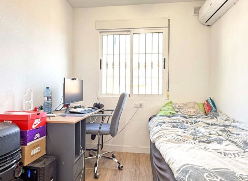 4 makuuhuone Omakotitalo myytävänä paikassa Torrevieja - 189 950 € (Ref: 9211454)