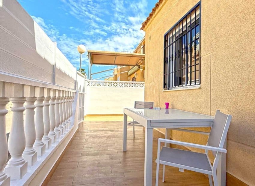 4 makuuhuone Omakotitalo myytävänä paikassa Torrevieja - 189 950 € (Ref: 9211454)