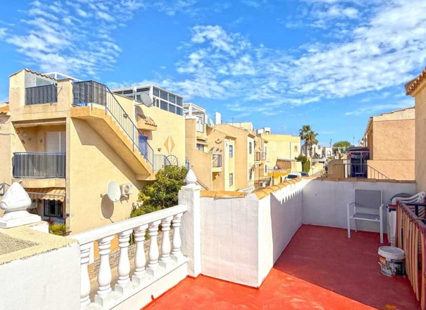 4 makuuhuone Omakotitalo myytävänä paikassa Torrevieja - 189 950 € (Ref: 9211454)