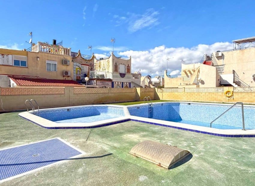 4 makuuhuone Omakotitalo myytävänä paikassa Torrevieja - 189 950 € (Ref: 9211454)