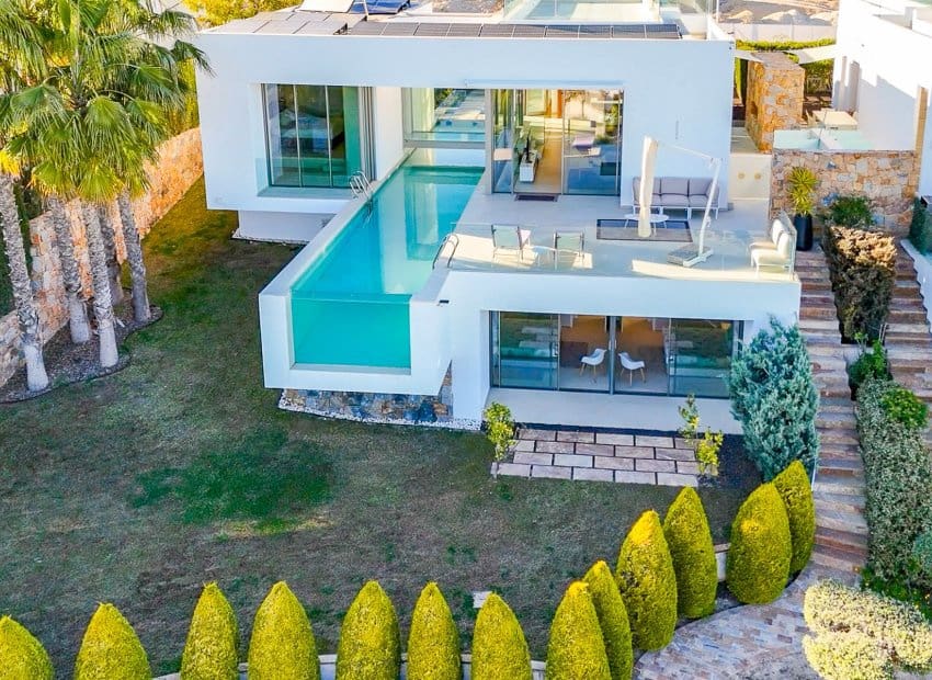 Chalet de 3 habitaciones en Orihuela Costa en venta con piscina - 950.000 € (Ref: 9211462)