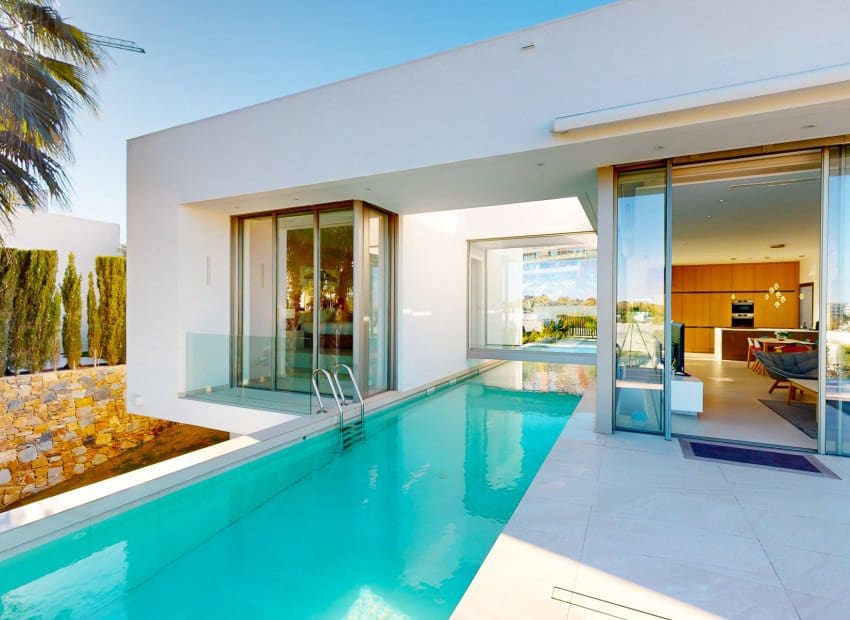 Chalet de 3 habitaciones en Orihuela Costa en venta con piscina - 950.000 € (Ref: 9211462)