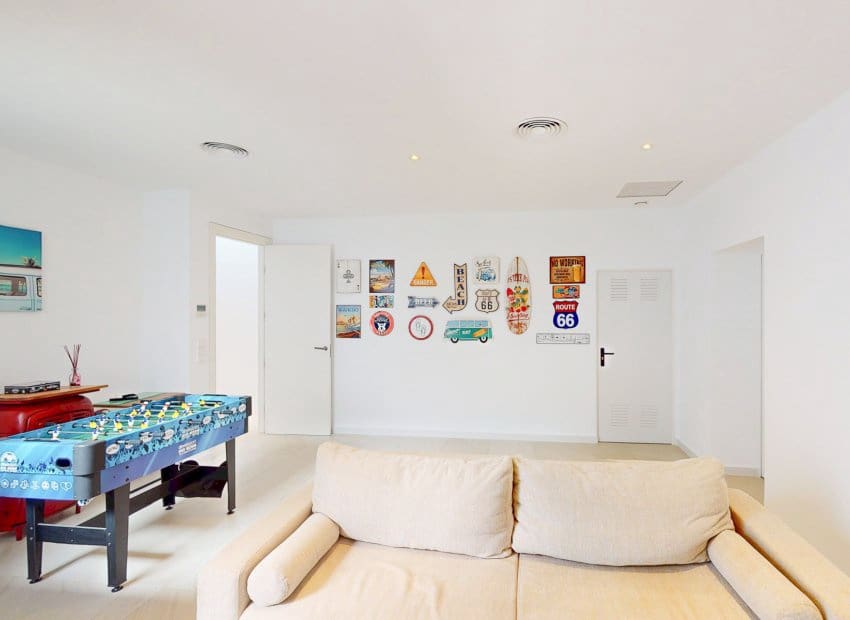 Chalet de 3 habitaciones en Orihuela Costa en venta con piscina - 950.000 € (Ref: 9211462)