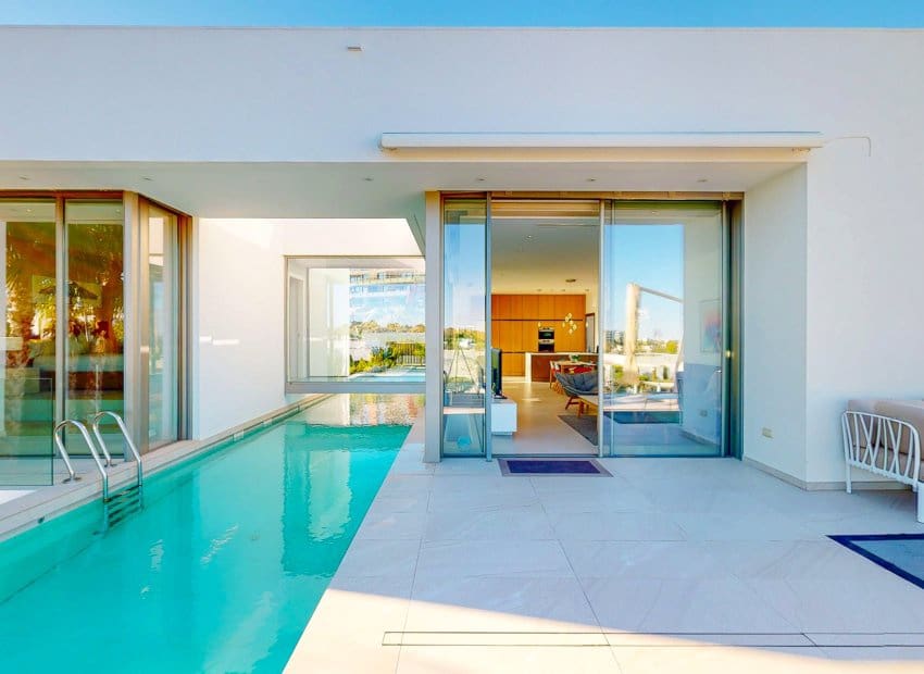 Chalet de 3 habitaciones en Orihuela Costa en venta con piscina - 950.000 € (Ref: 9211462)