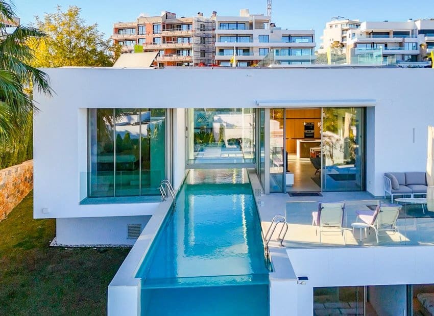 Chalet de 3 habitaciones en Orihuela Costa en venta con piscina - 950.000 € (Ref: 9211462)