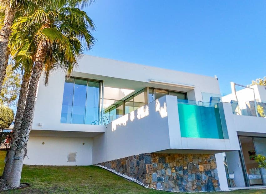 Chalet de 3 habitaciones en Orihuela Costa en venta con piscina - 950.000 € (Ref: 9211462)