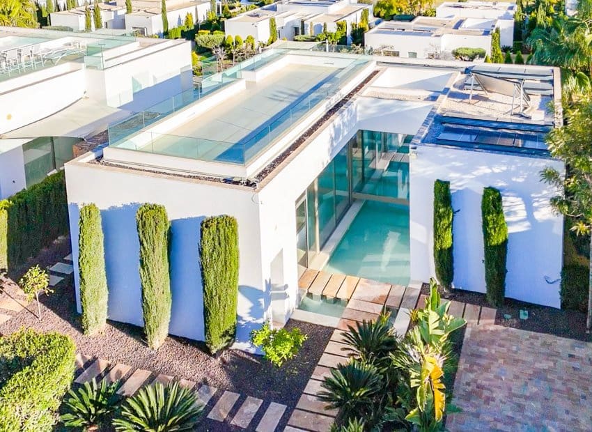 Chalet de 3 habitaciones en Orihuela Costa en venta con piscina - 950.000 € (Ref: 9211462)